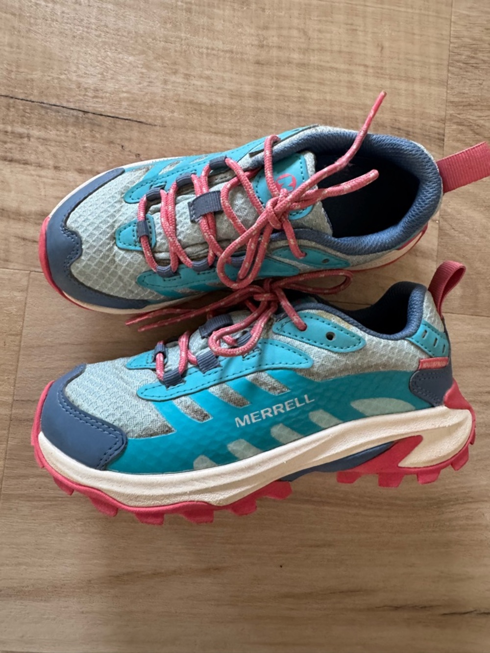 Merrill Hiking Shoes, Coral and Blue, Girls Size 1 - Picture 2 of 4
